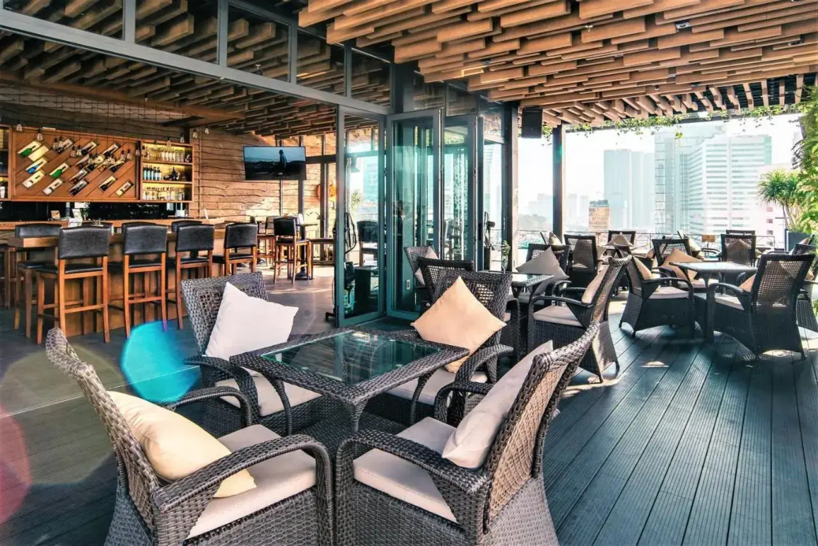 Kin Hotel Thi Sach