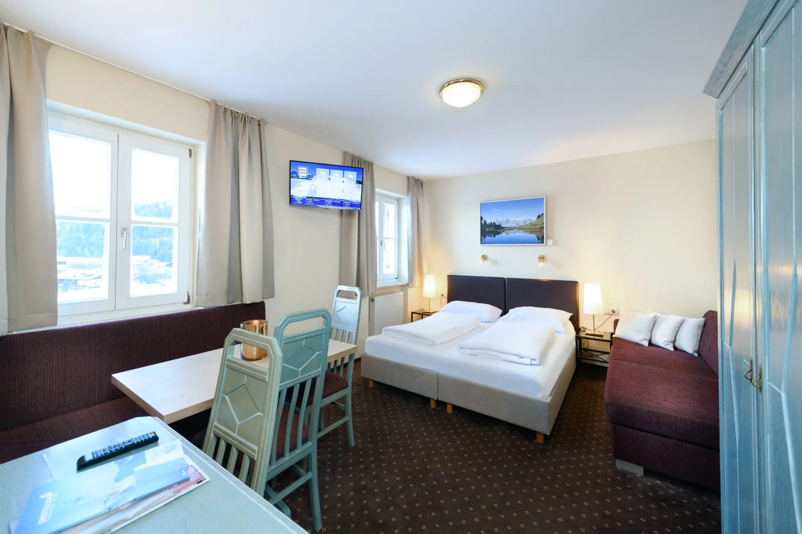 Crystls Aparthotel