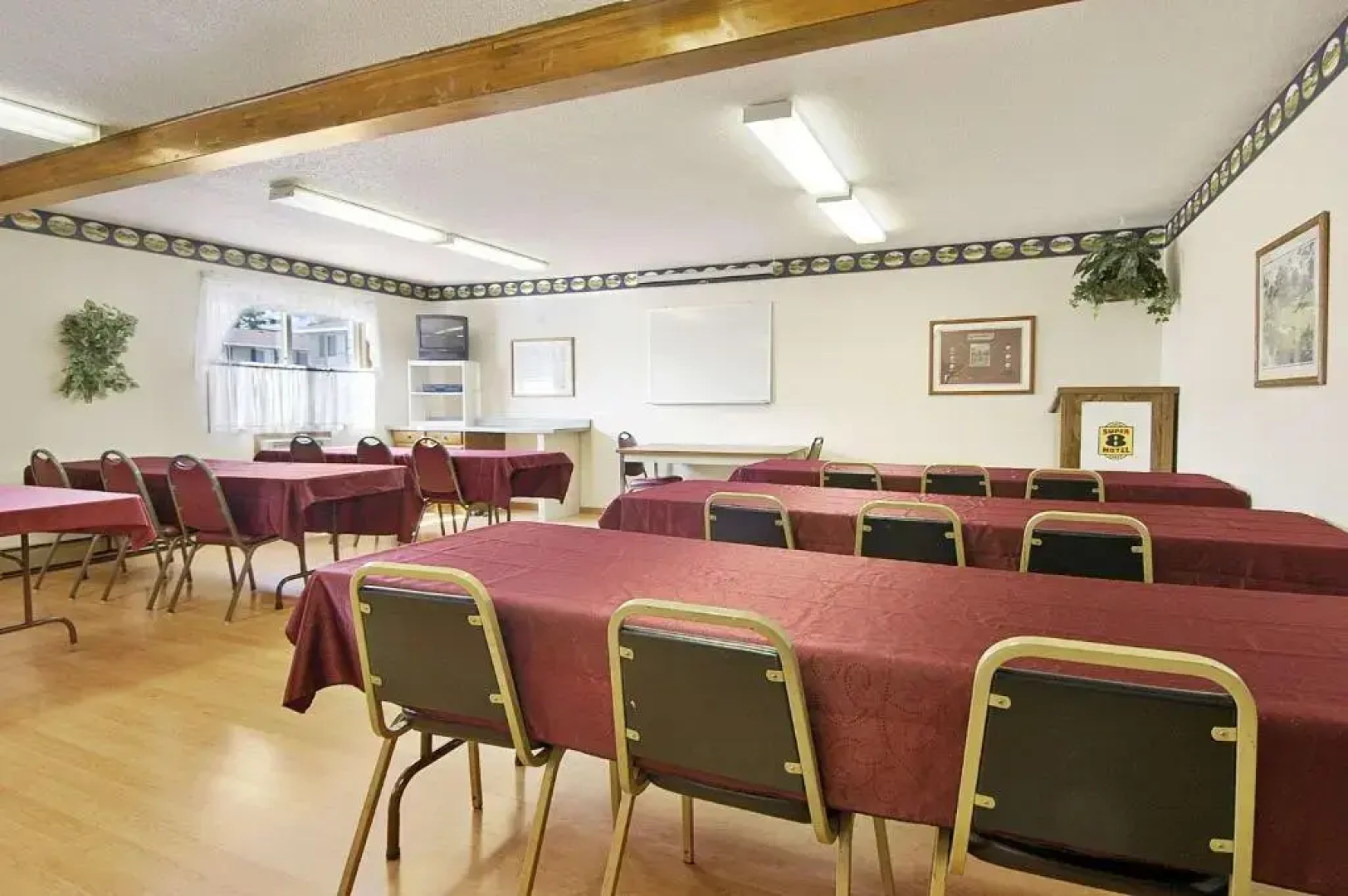 Hotel Iron Mountain Inn & Suites