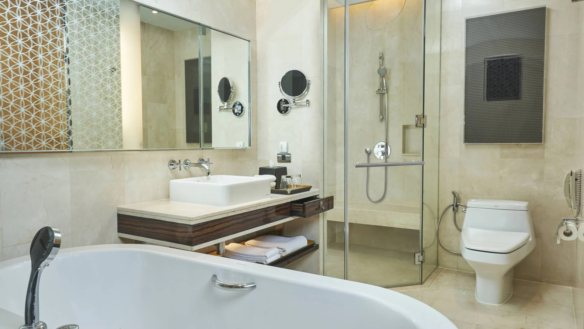 Renaissance Bangkok Ratchaprasong Hotel by Marriott