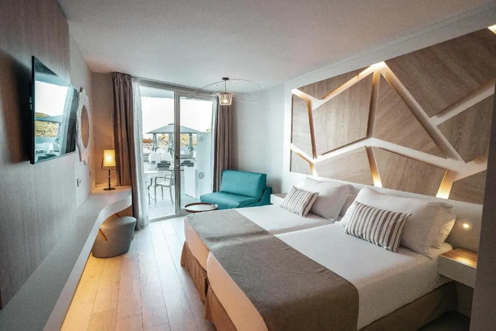 Отель The Ibiza Twiins 