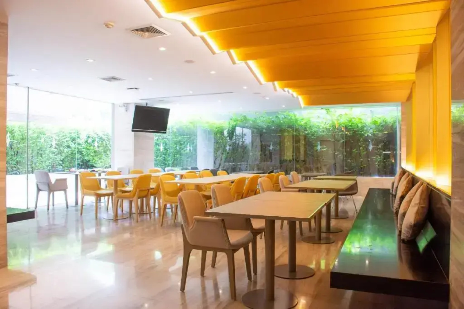 Отель Tango Vibrant Living Hotel