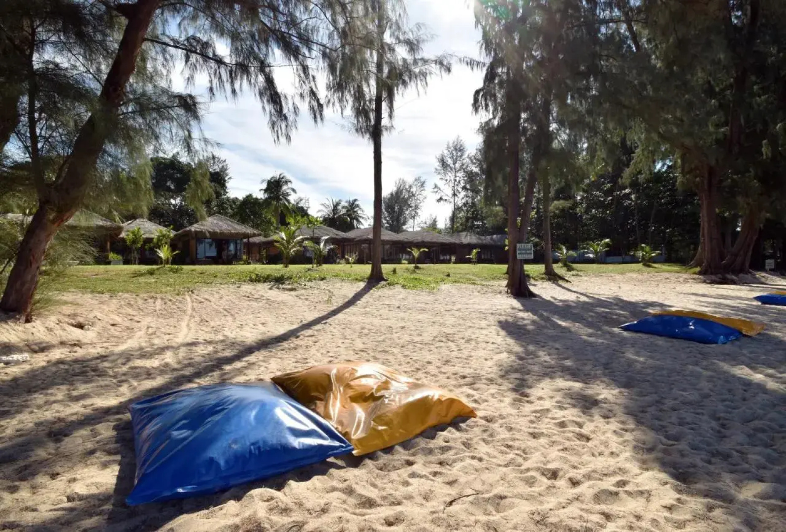 Отель Long Beach Chalet
