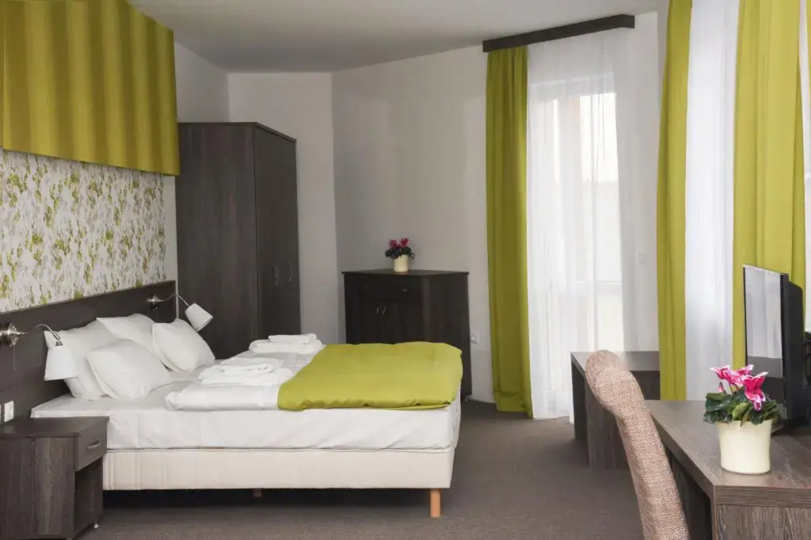 Oázis Wellness Kft.	