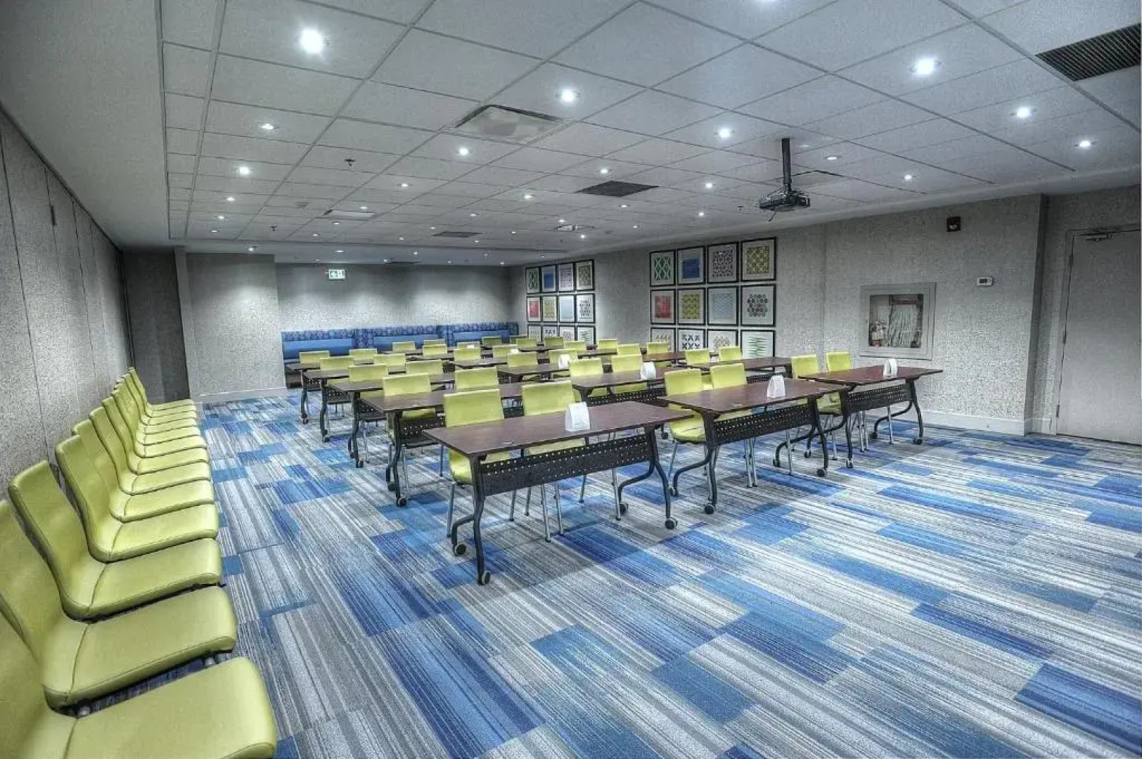 Holiday Inn Express & Suites Toronto Airport West by IHG