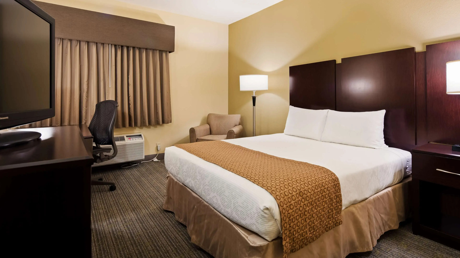 Best Western Plus Plaza by the Green