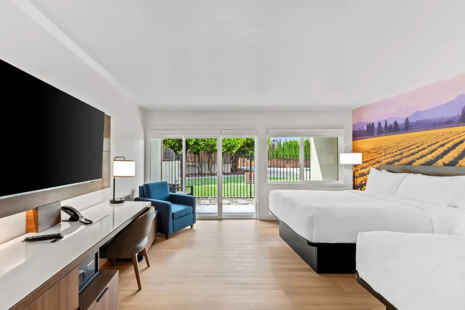 Отель Clarion Pointe