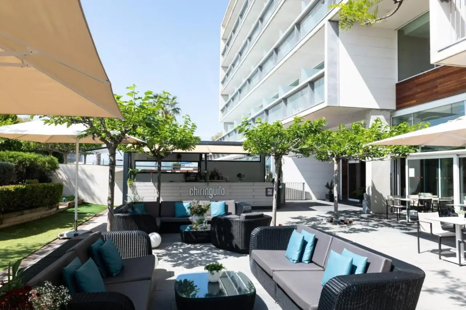 Отель Atenea Port Barcelona Mataro