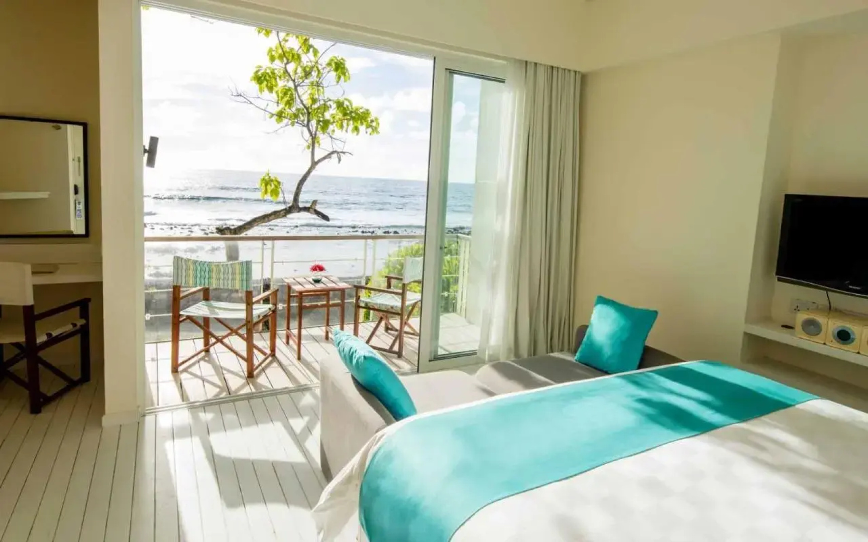 Holiday Inn Resort Kandooma Maldives by IHG