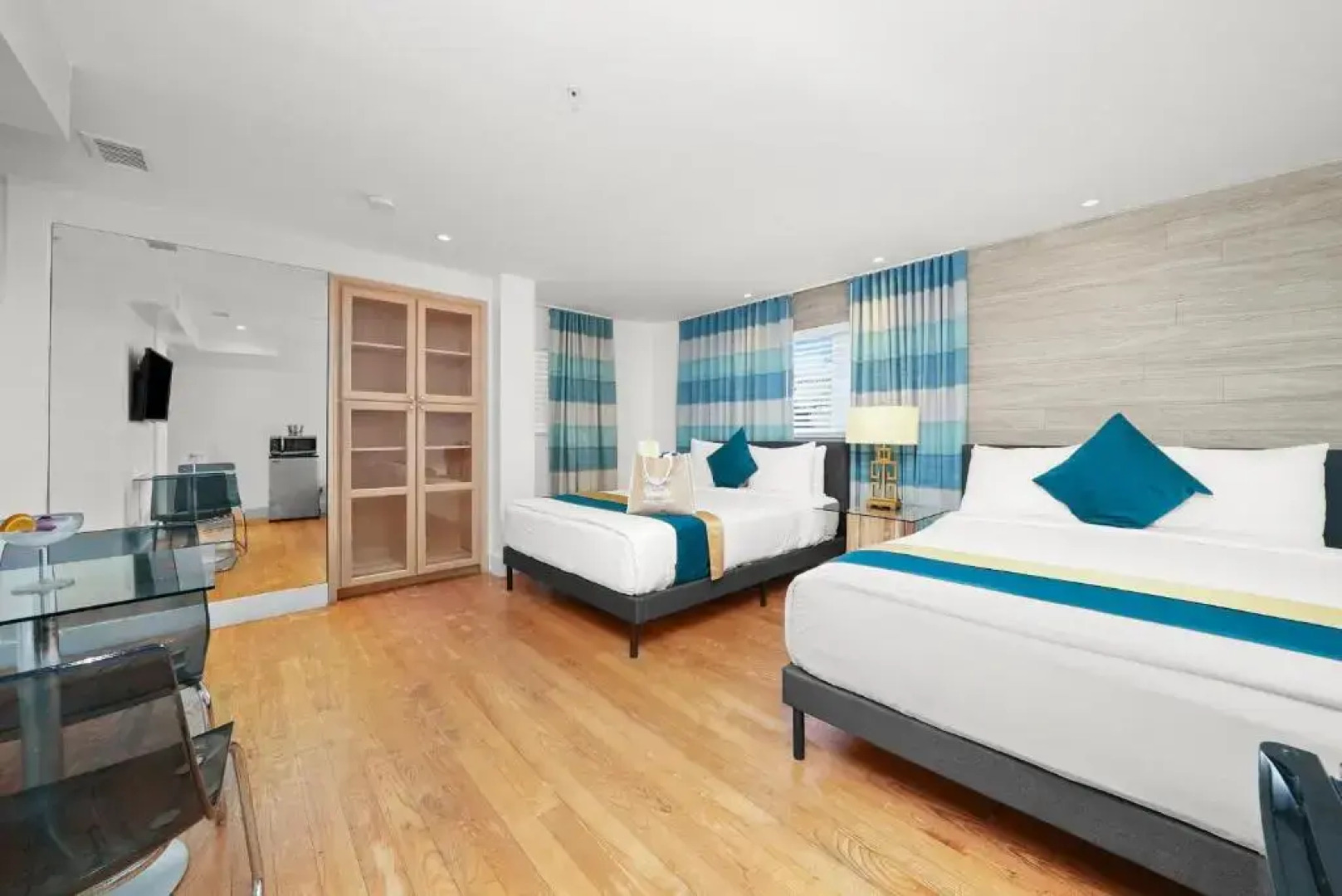 Hollywood Beach Suites