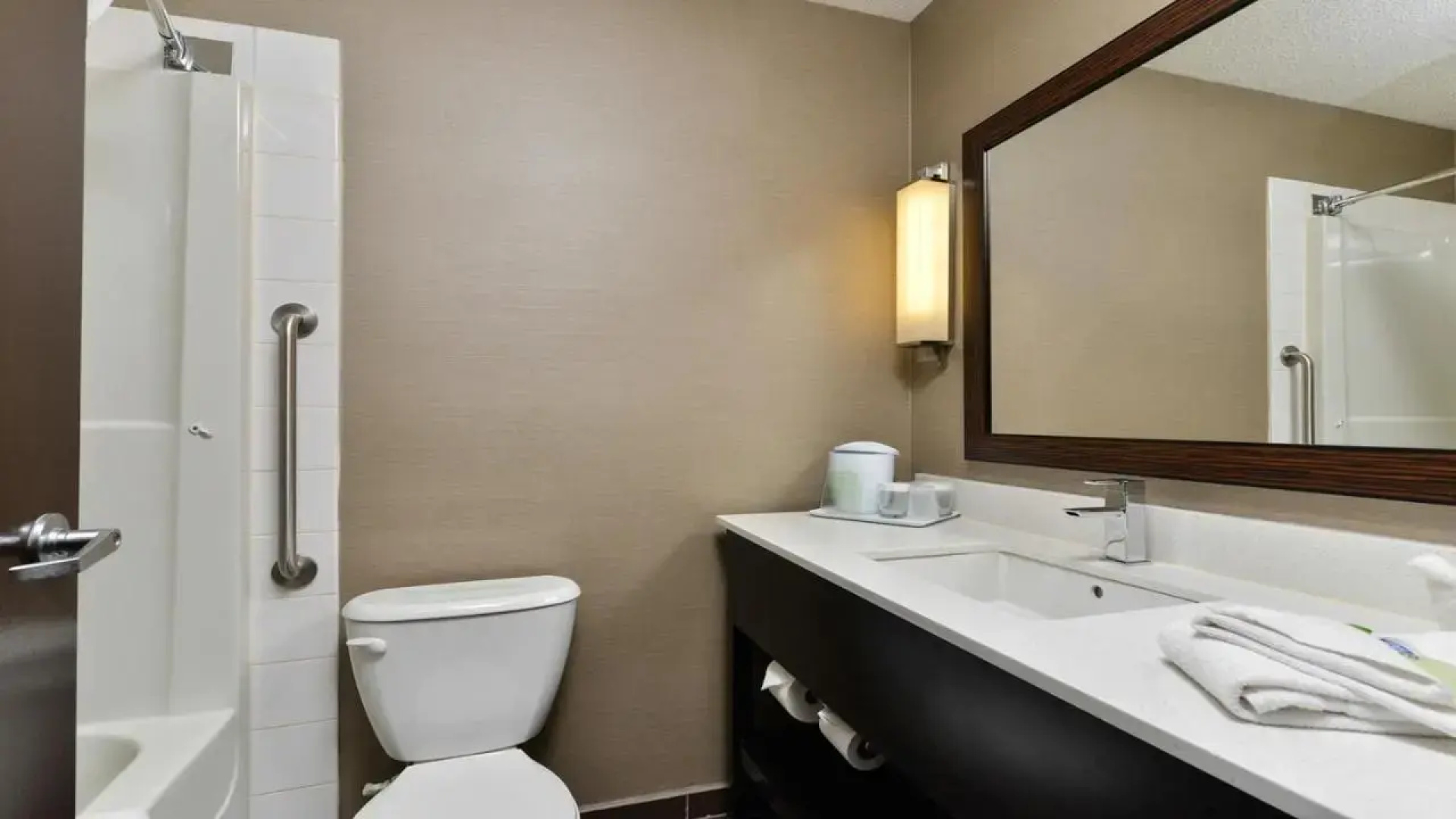 Holiday Inn Express & Suites Edmonton International Airport by IHG