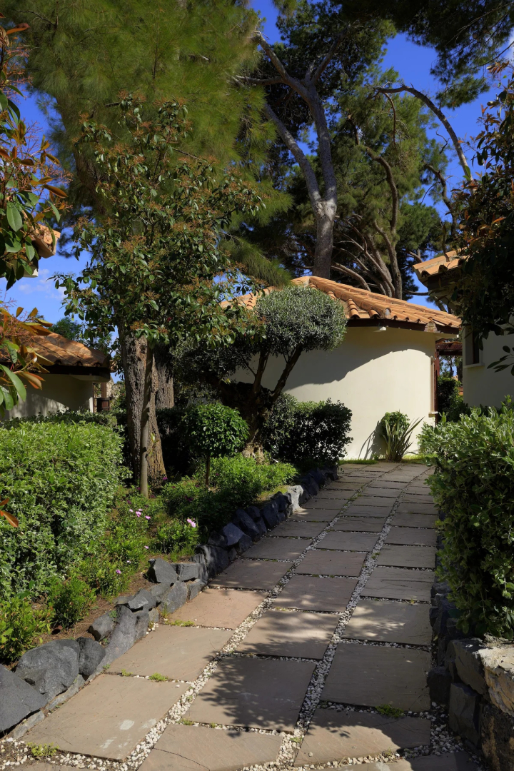 Курортный отель La Plage Resort