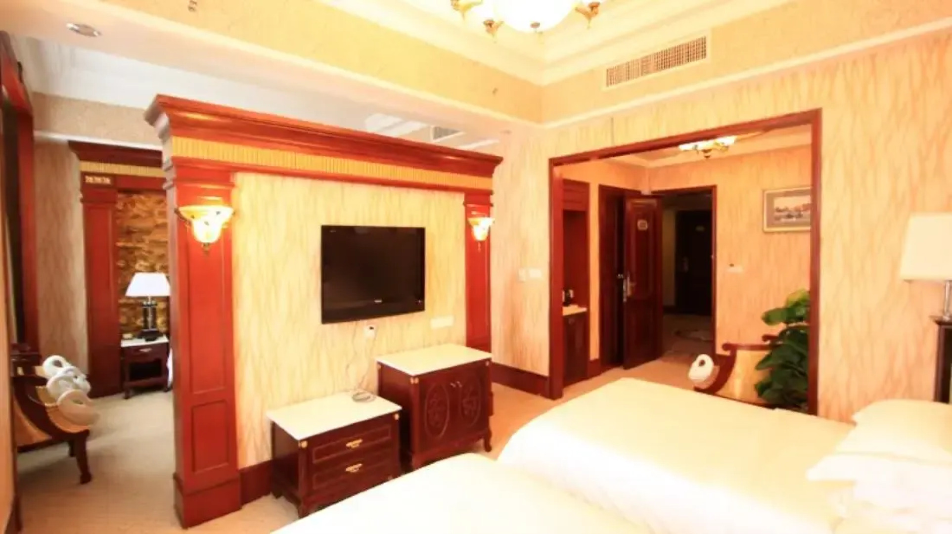 Vienna International Hotel Beihai Beibuwan Square Branch