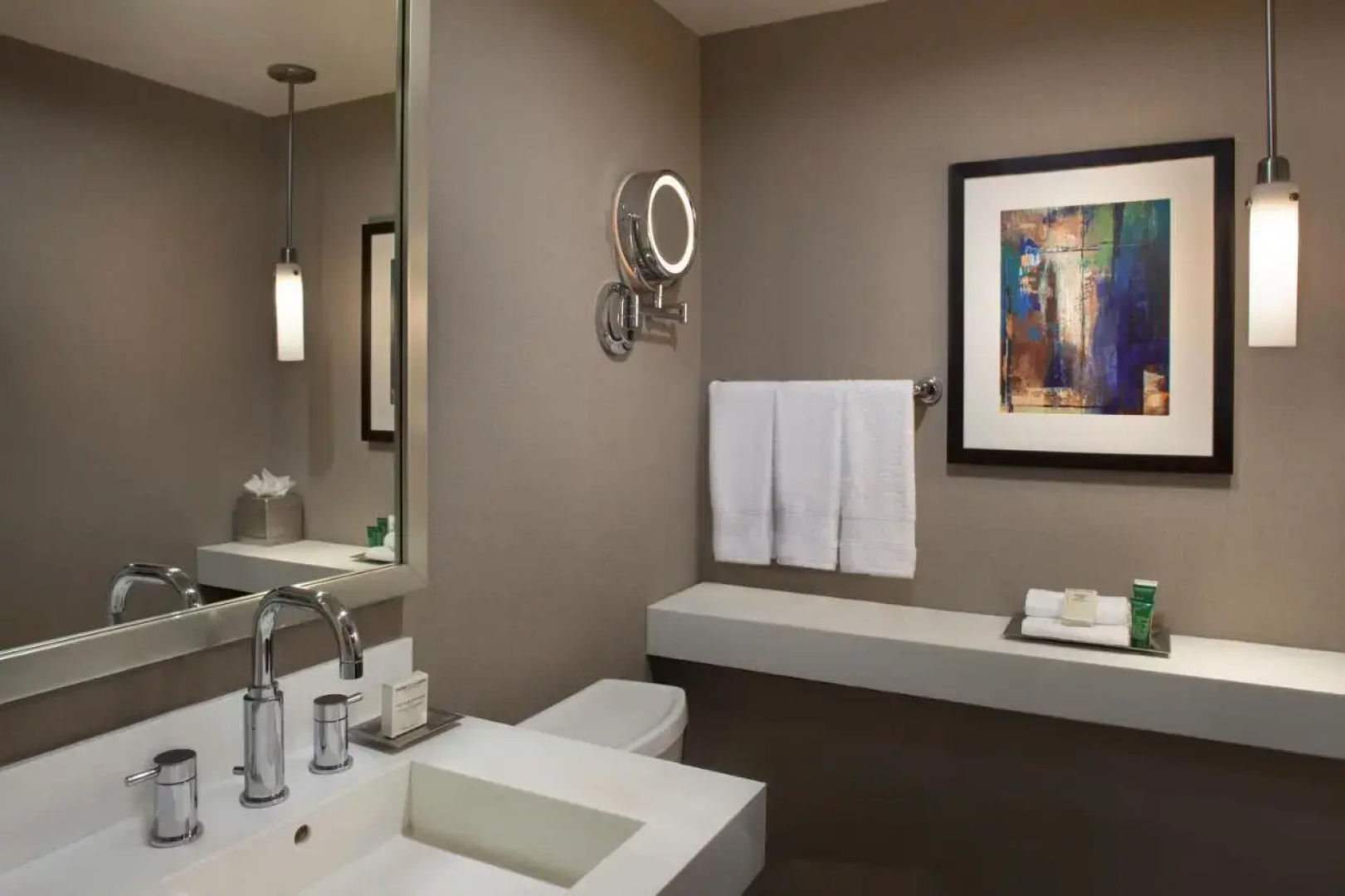 Hilton Toronto Airport Hotel & Suites