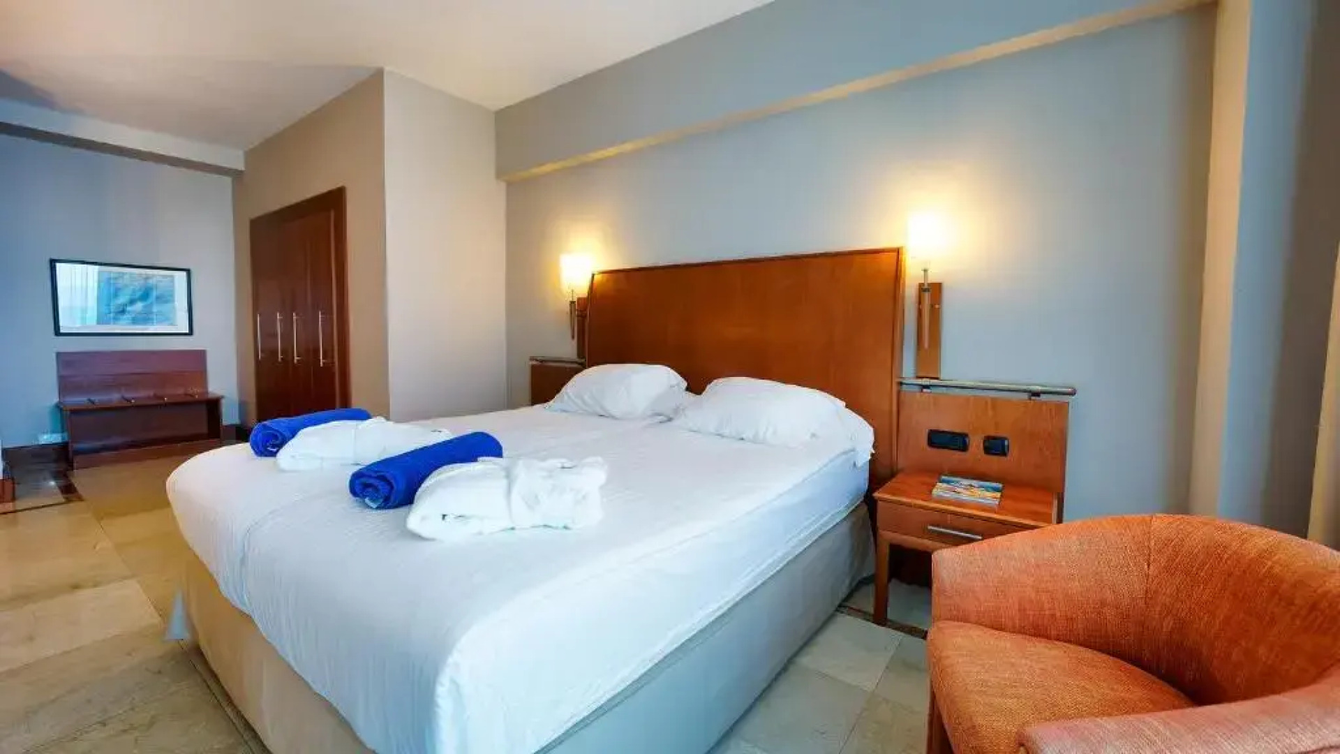 Отель Bull Reina Isabel & Spa