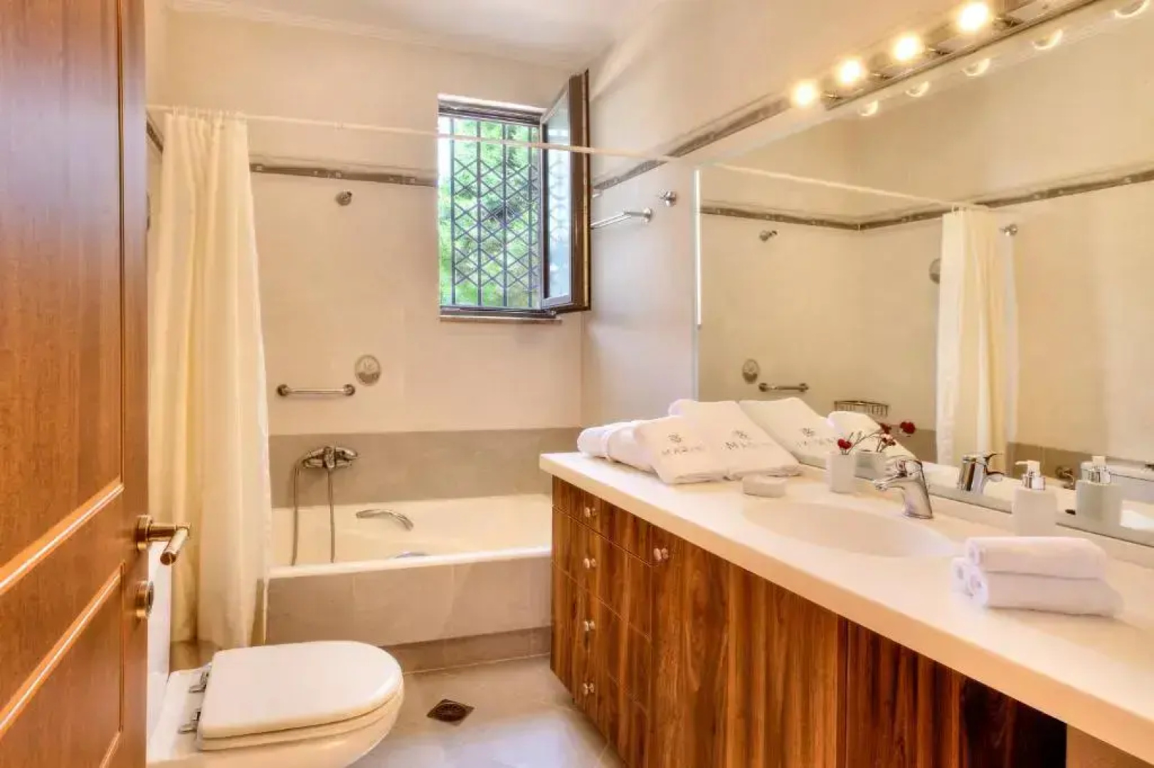 Marini Luxury Apartments and Suites