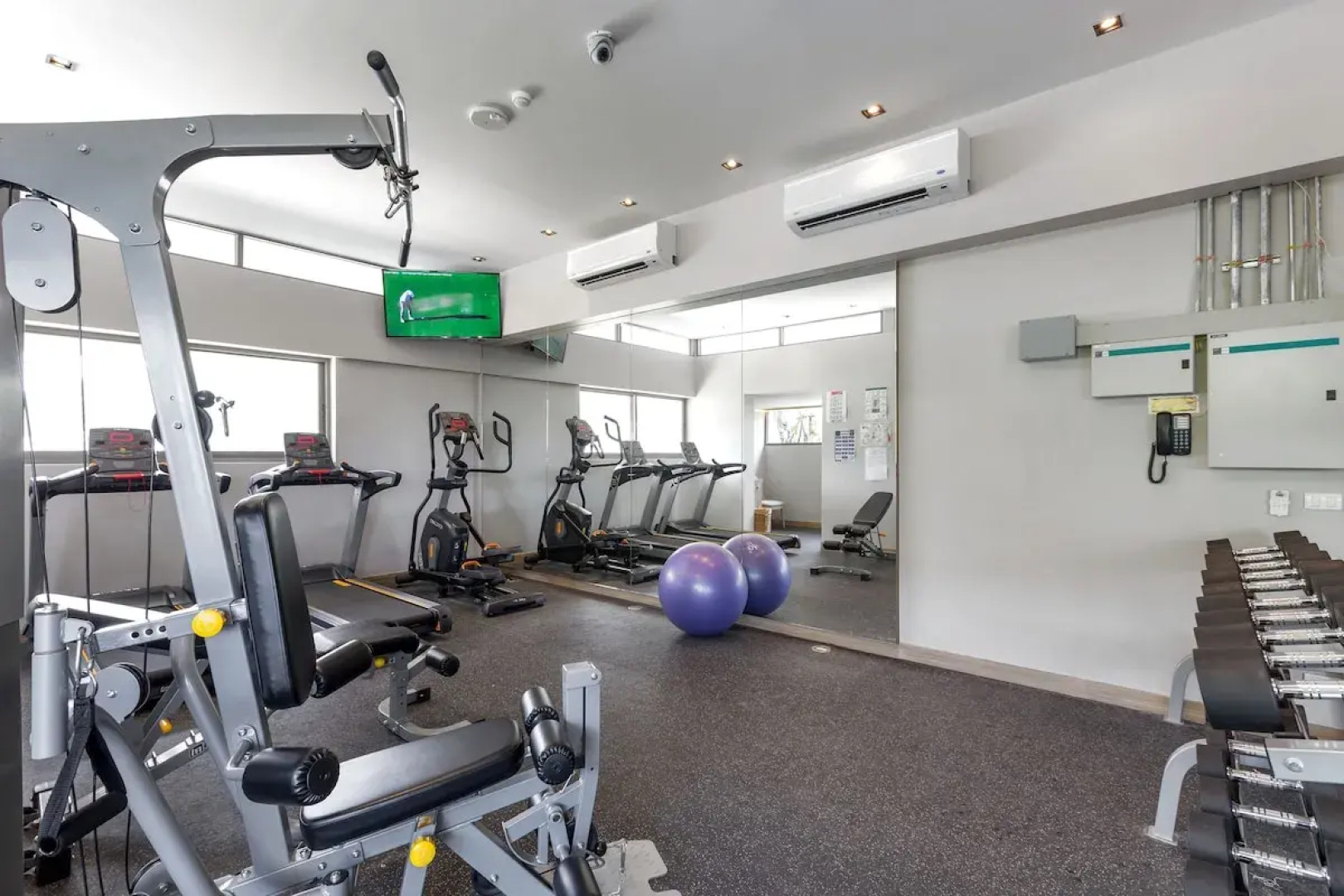 Отель Journeyhub Phuket Patong