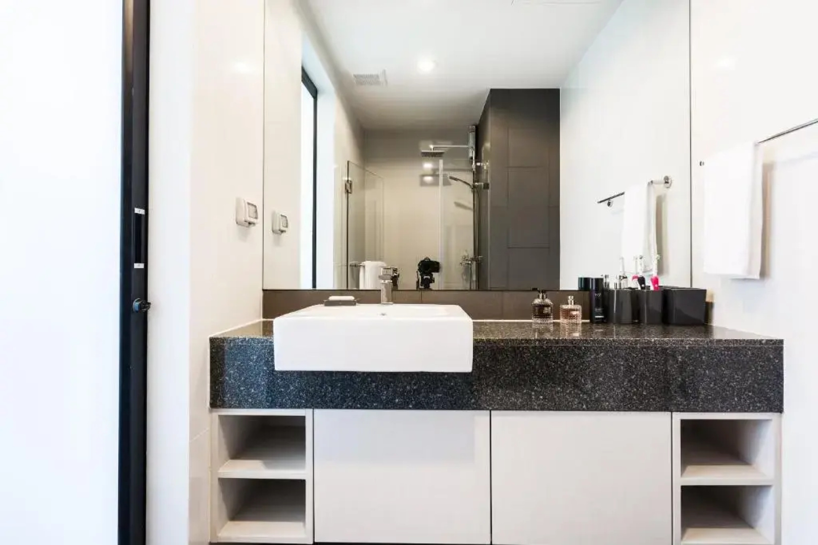 6 Avenue Surin by Lofty