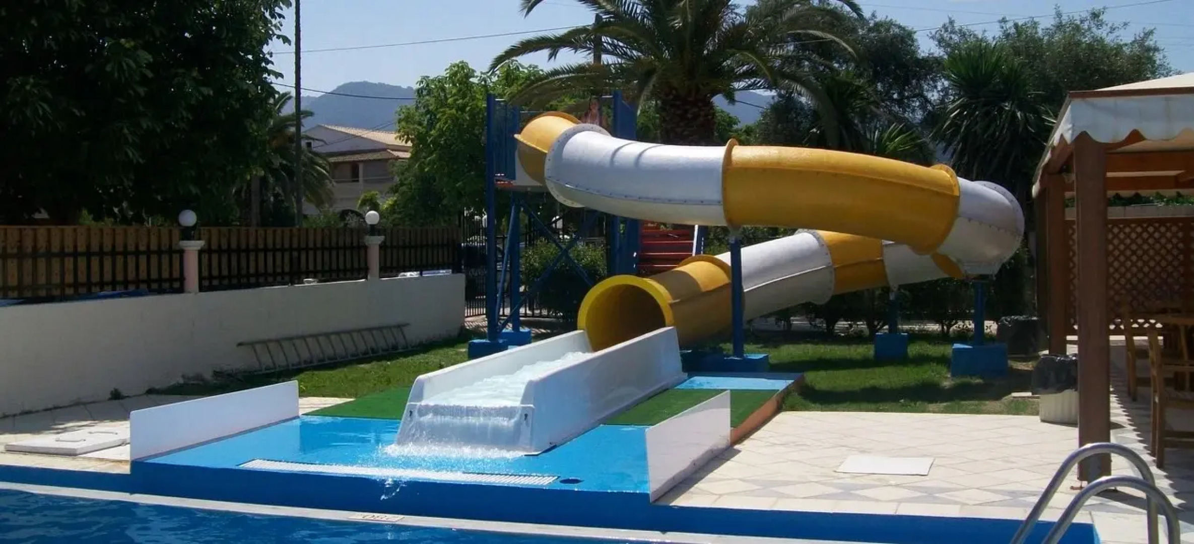 Silver Beach Hotel And Annexe Apartments