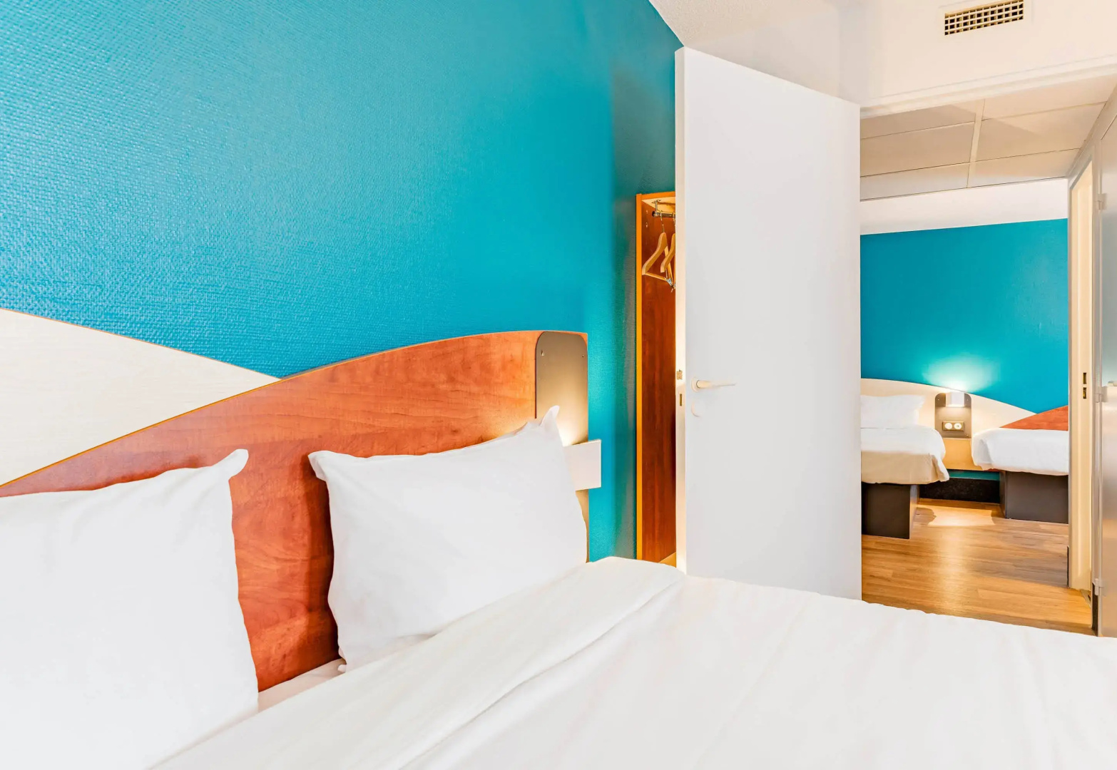 Отель B&B Poitiers 3 Futuroscope