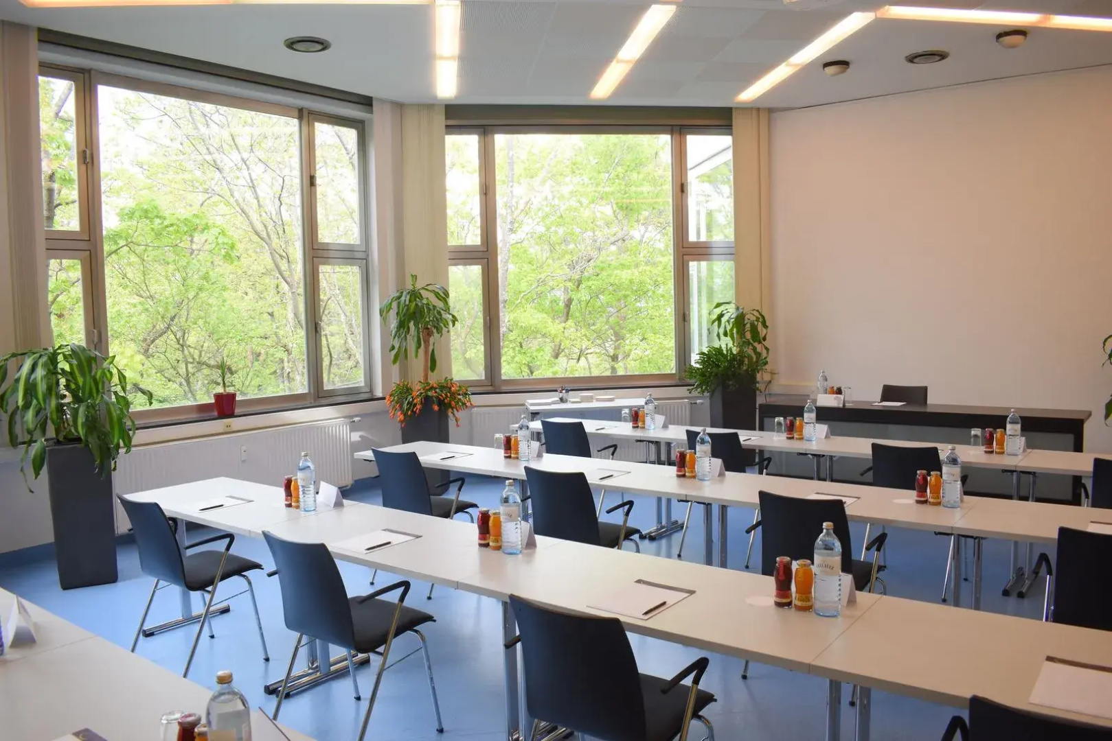 College Garden Hotel