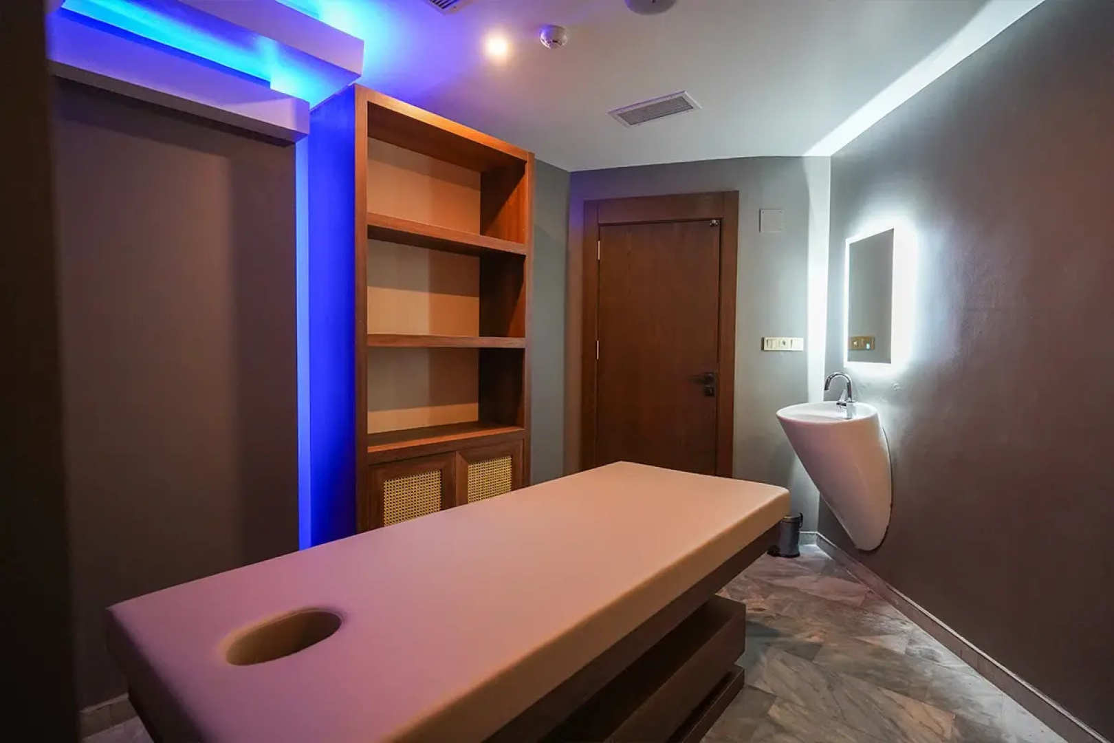 Uğurlu Hotel