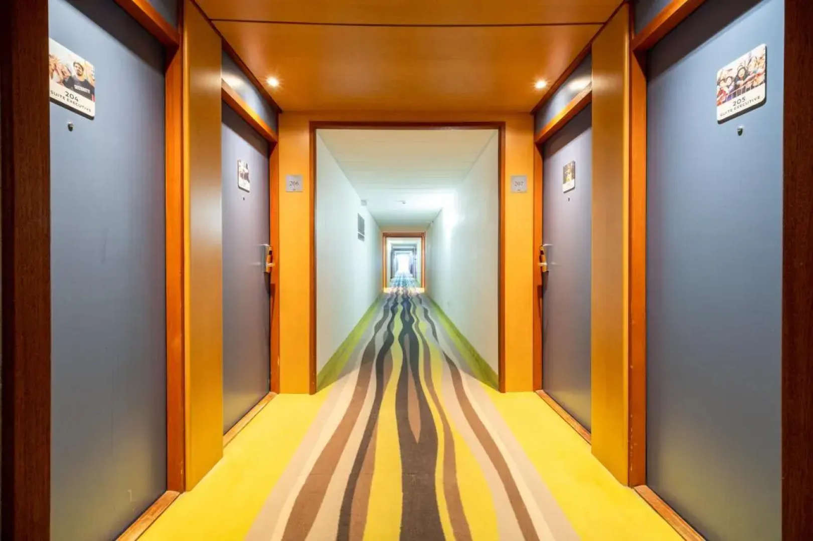 B&B HOTEL Calais Terminal Cité de l'Europe 4 étoiles