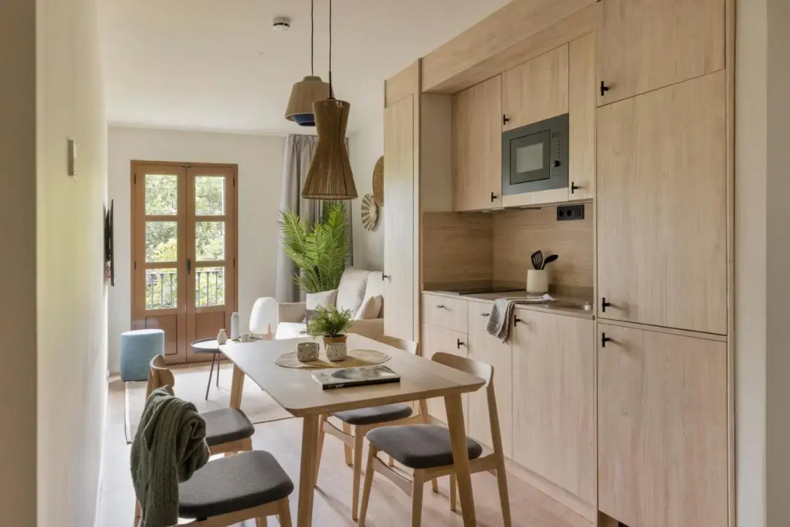 Naitly Ronda Sant Antoni Barcelona