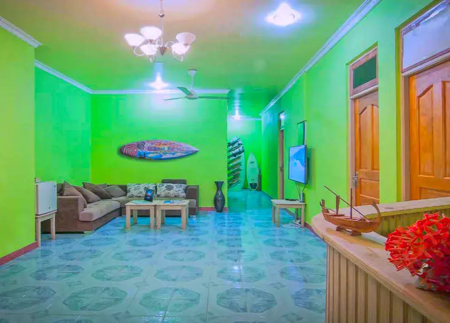 Отель Jail Break Surf Inn