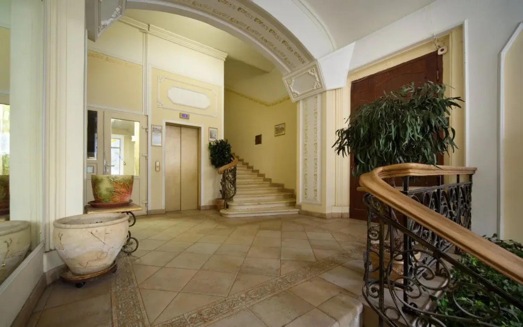 MainHostels