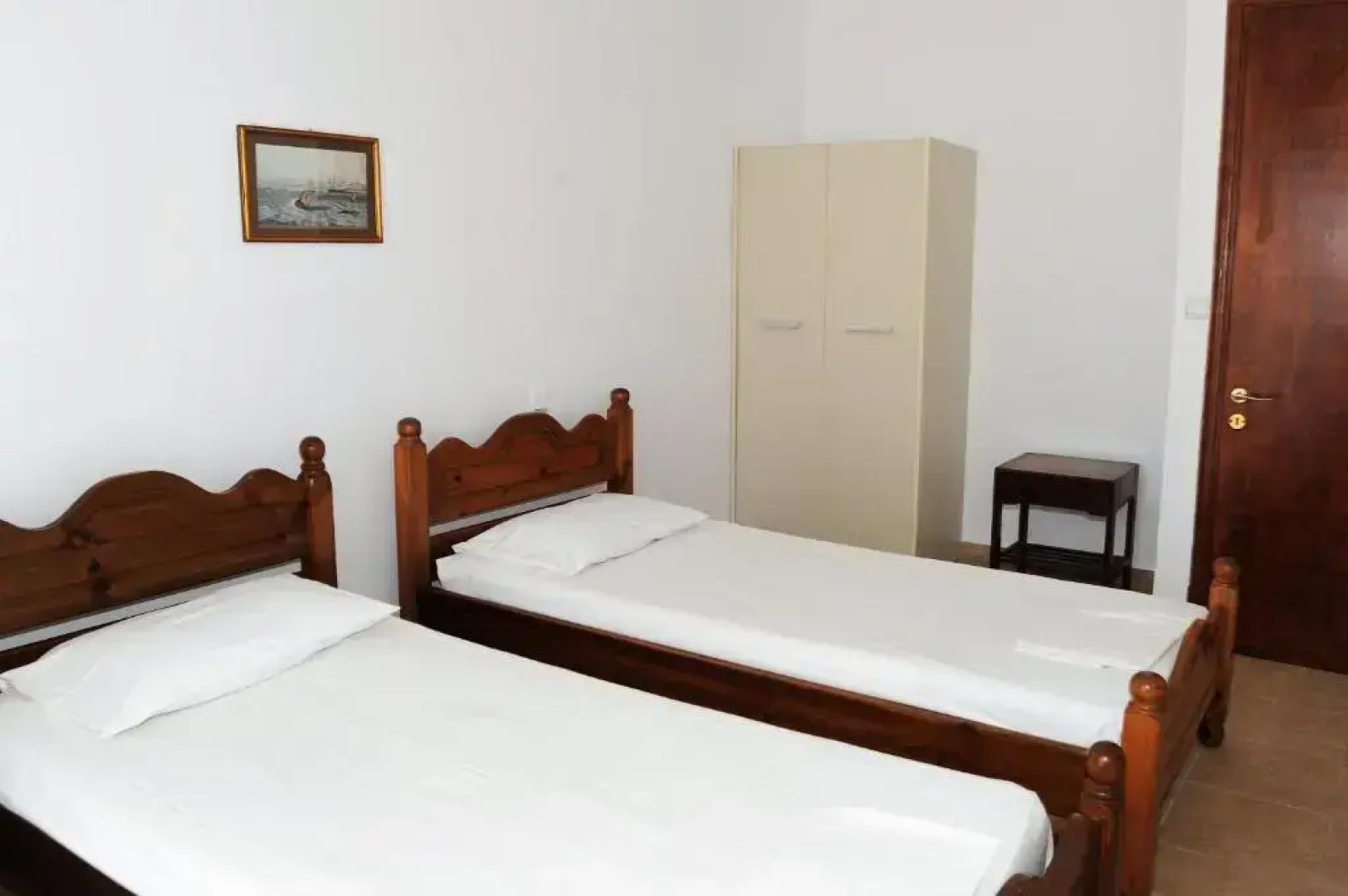 Captain's Studios & Apartments
