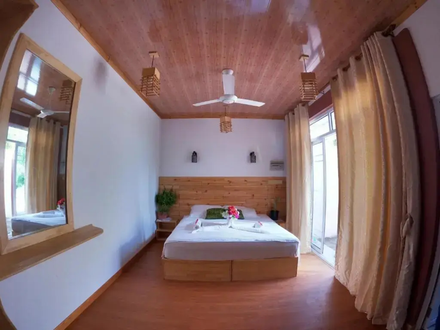 New Breeze Thoddoo Inn