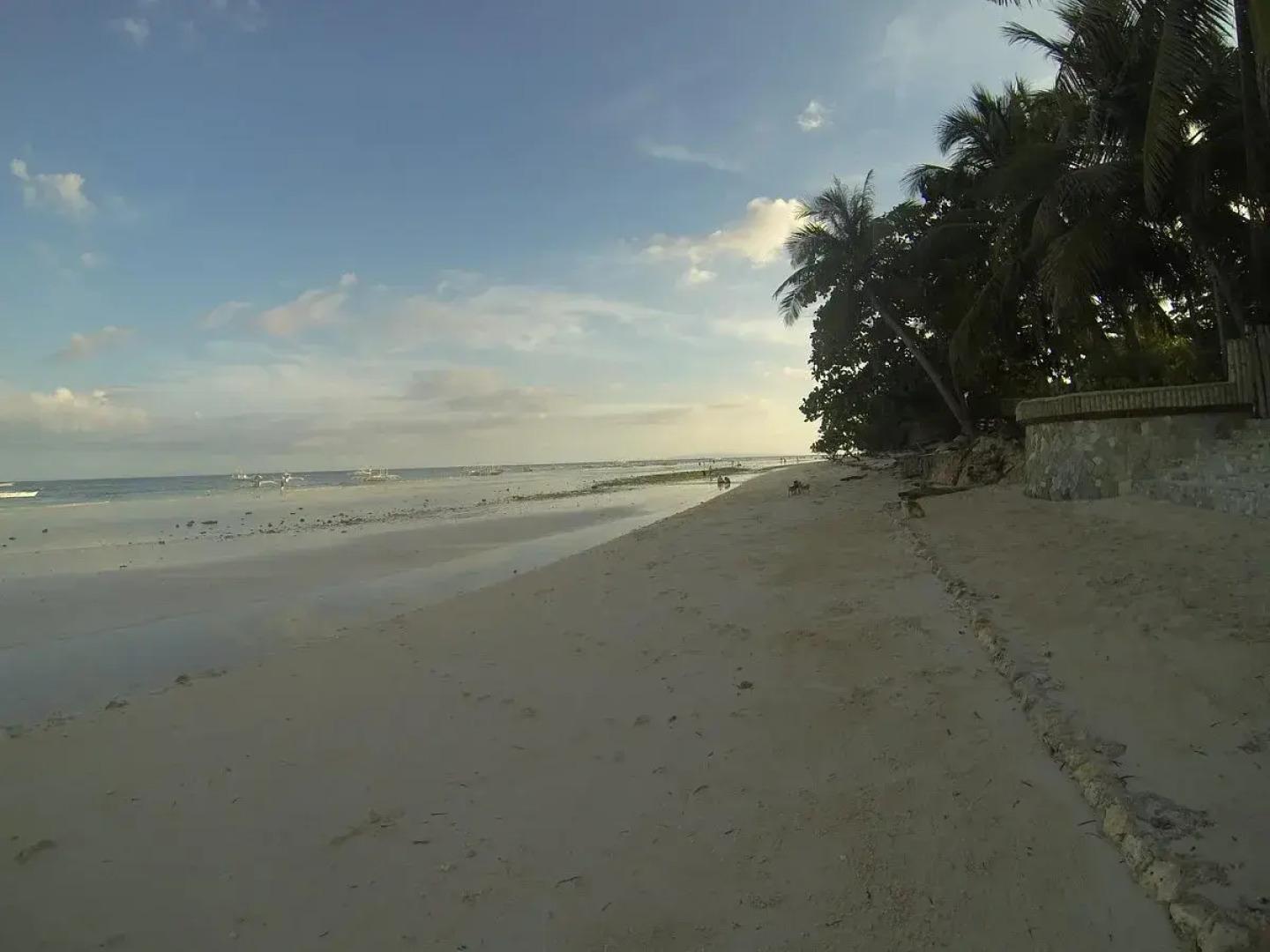 D&B Bluestar Beach Resort