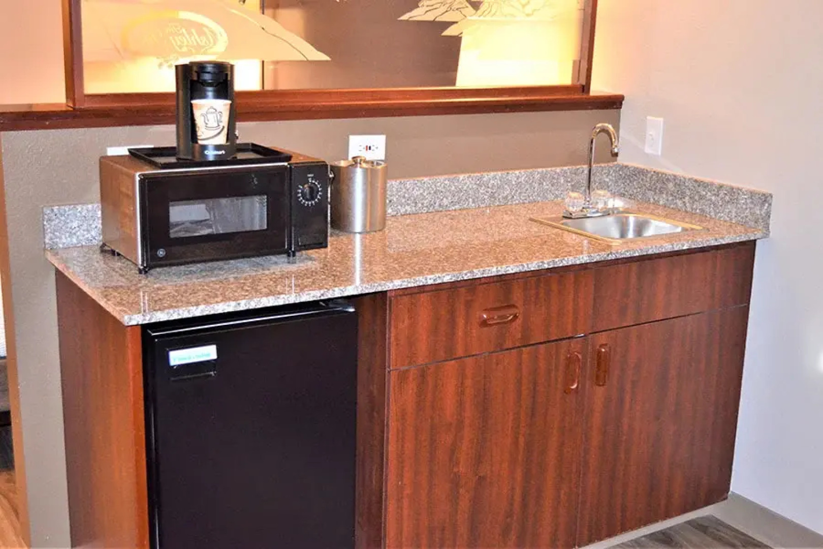 The Ashley Inn & Suites