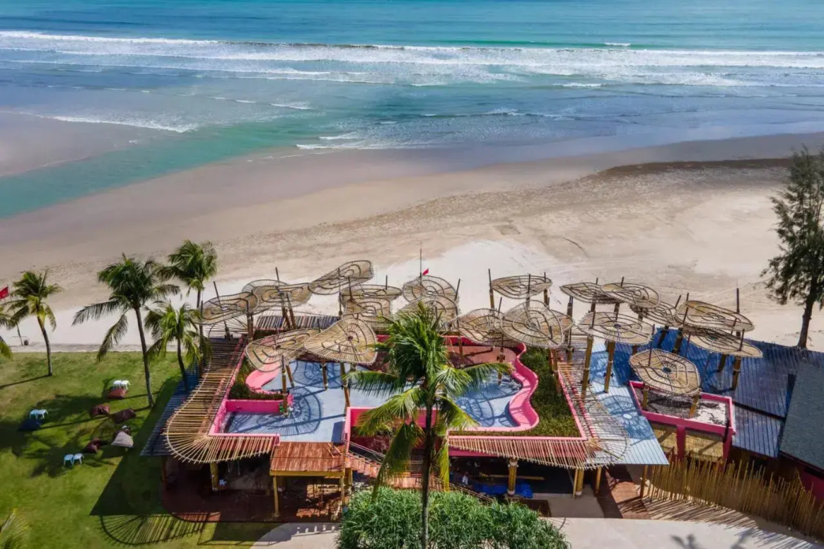 Отель Apsara Beachfront Resort and Villa 