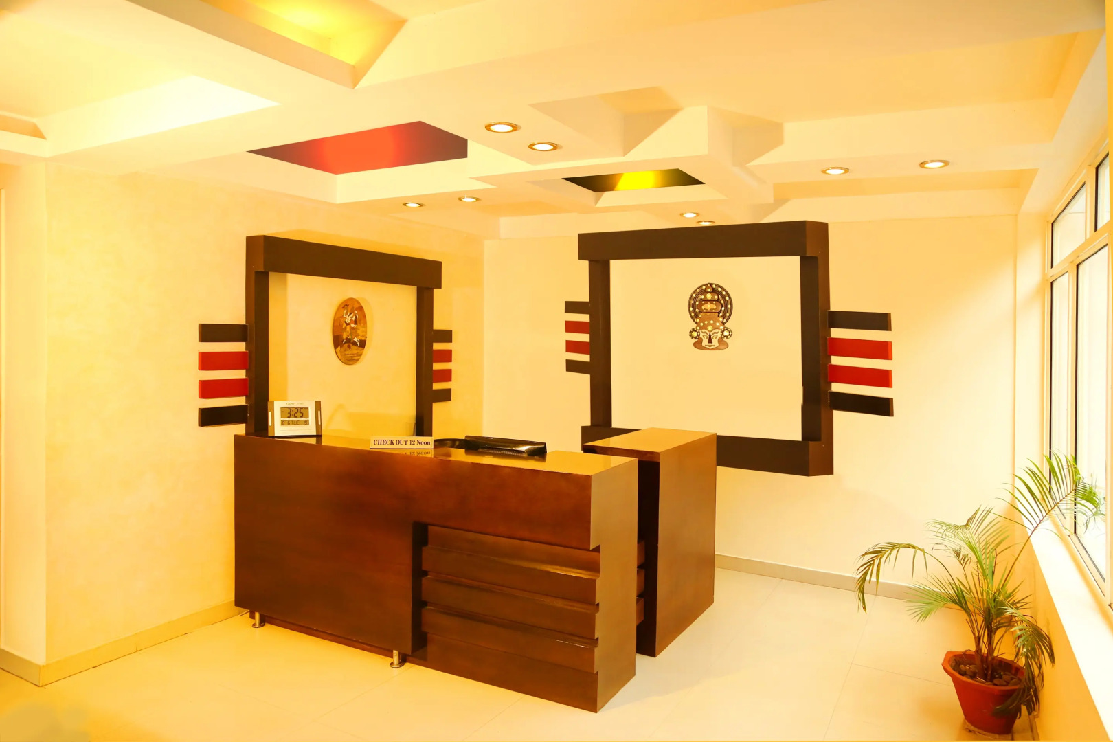 OYO 2817 Hotel Emerald Inn