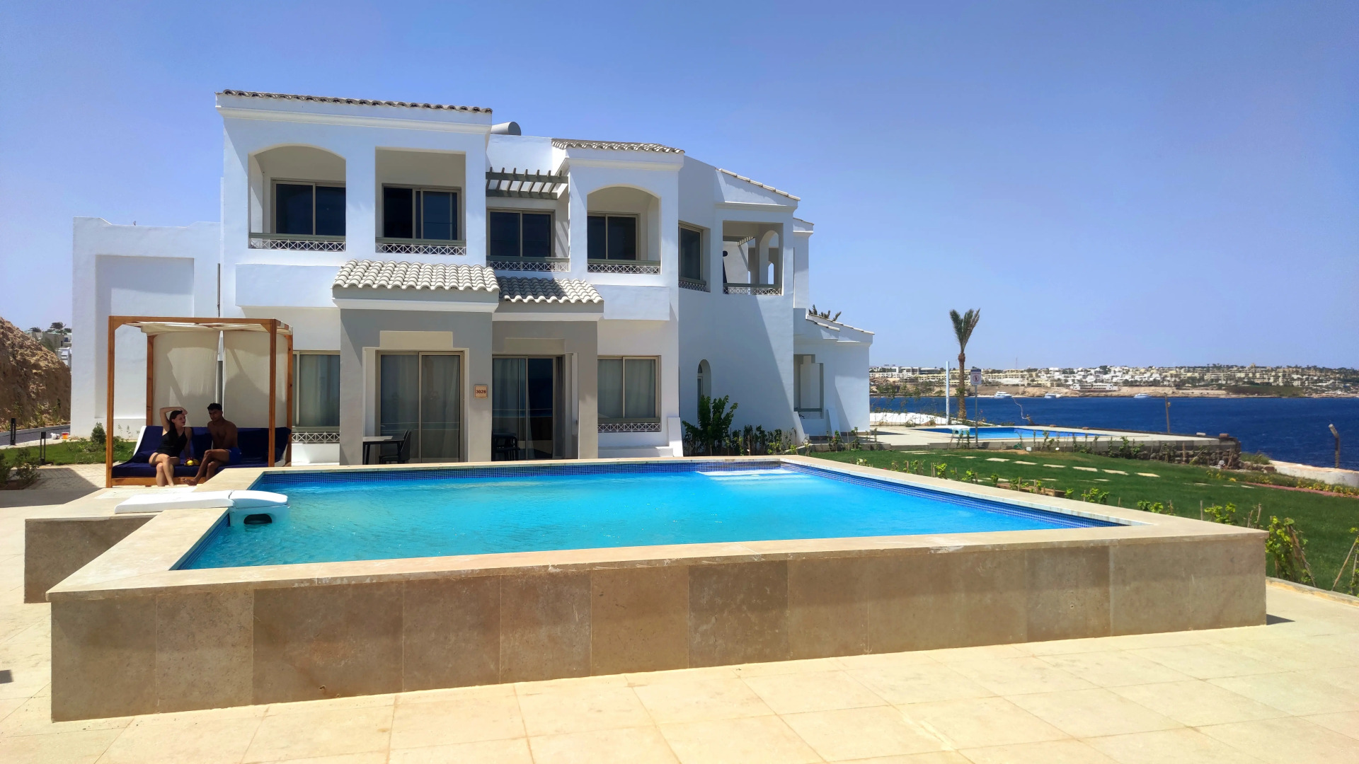 Invidia Coral Beach Tiran