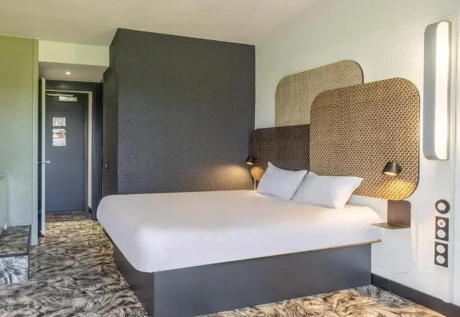 B&B HOTEL Valenciennes Sud