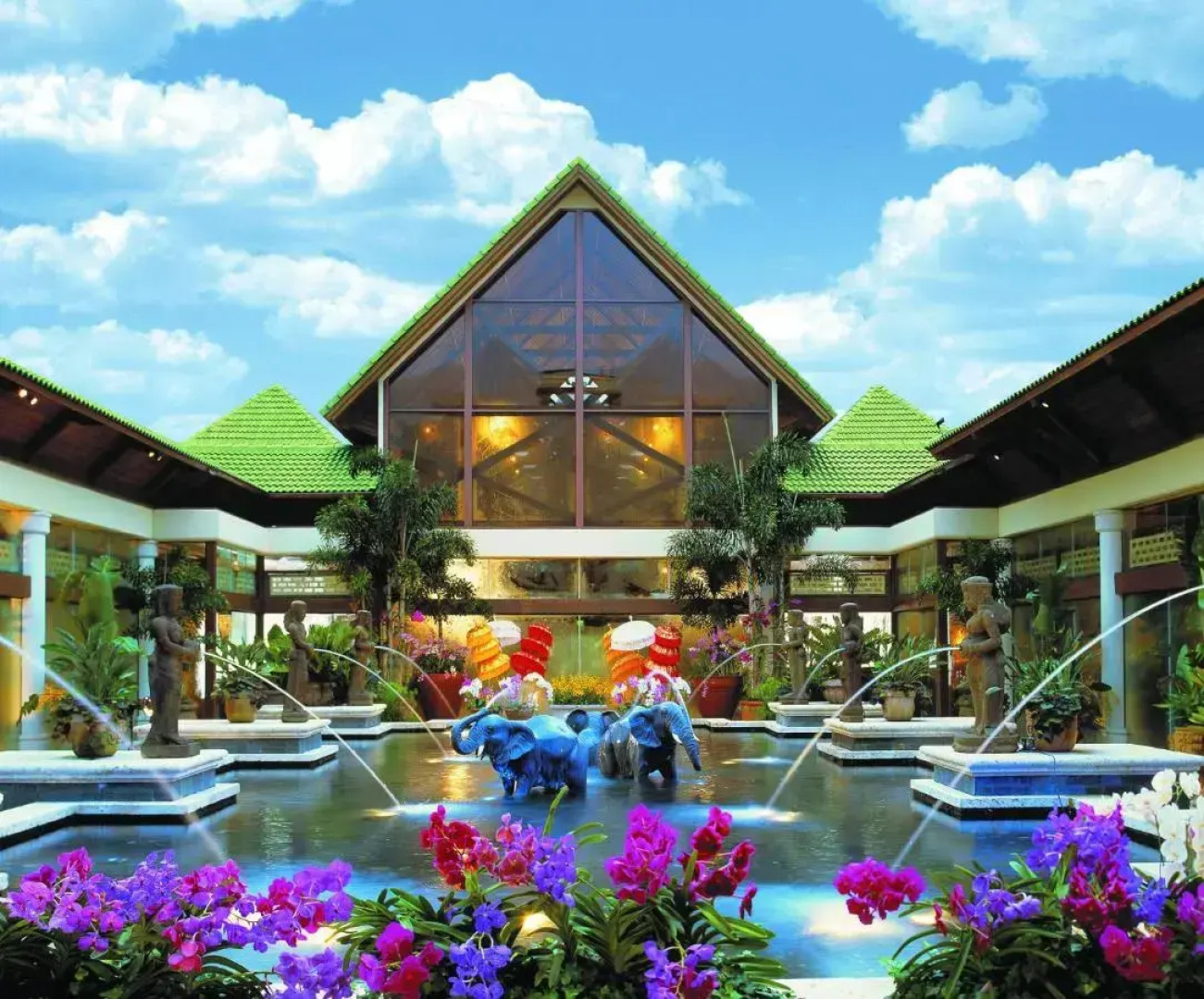 Loews Royal Pacific Resort at Universal Orlando