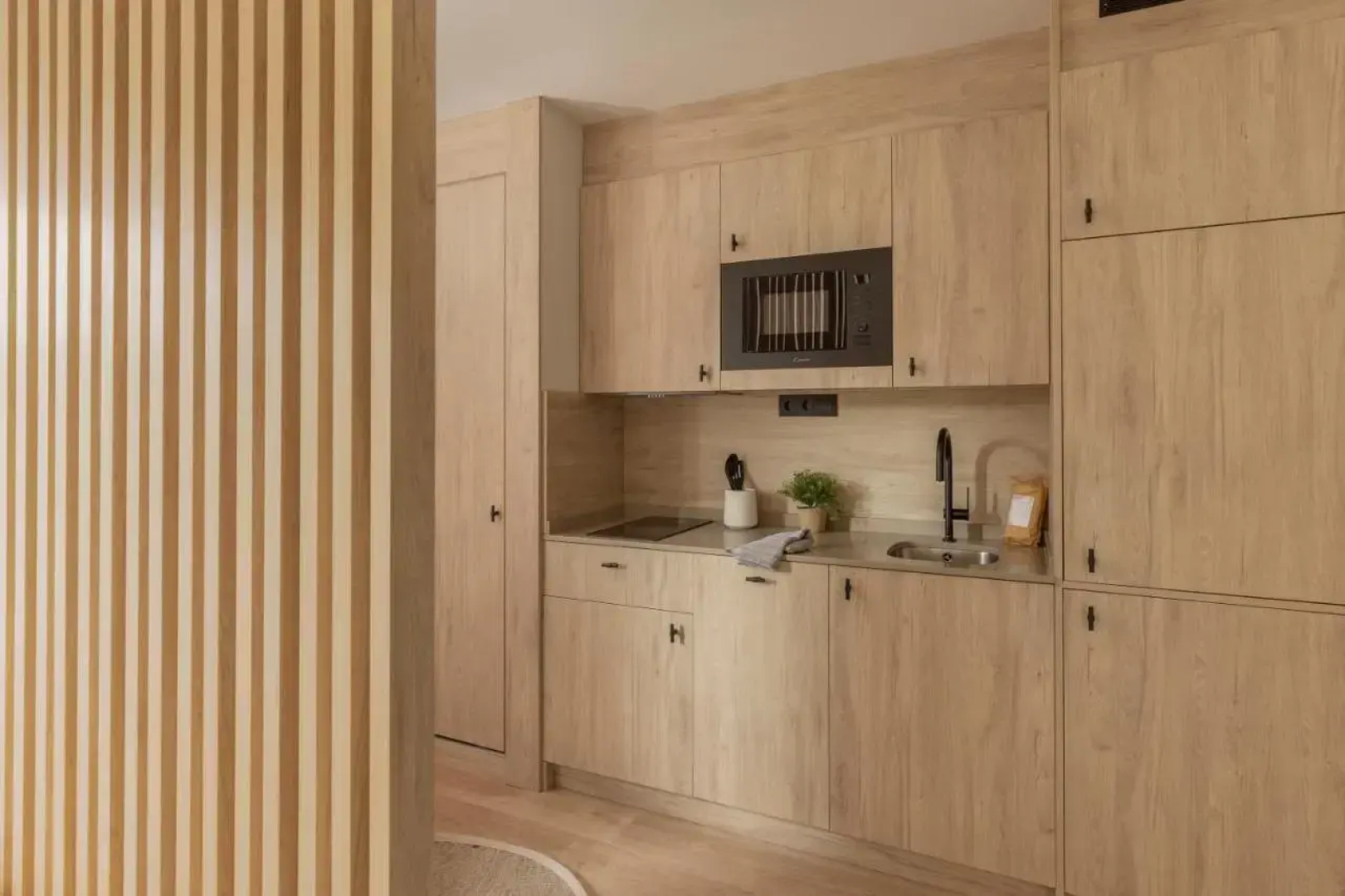 Naitly Ronda Sant Antoni Barcelona