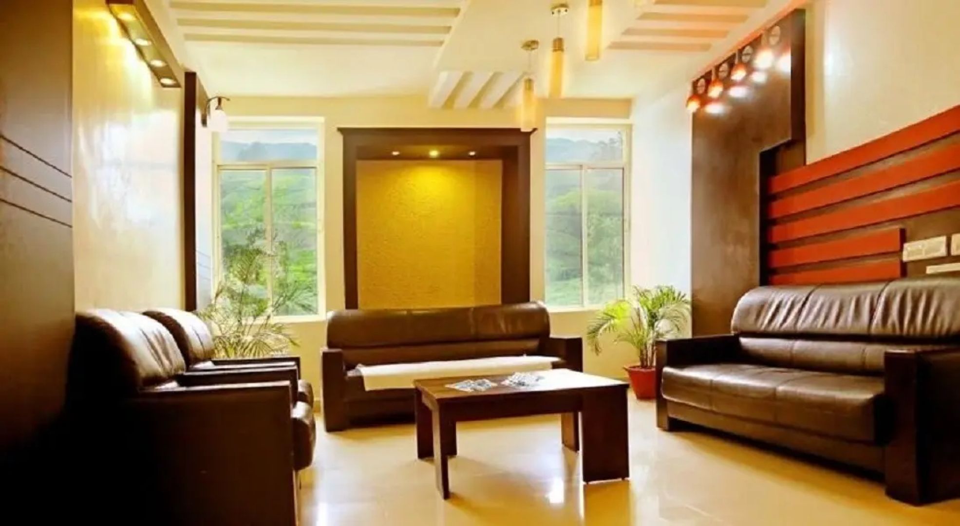 OYO 2817 Hotel Emerald Inn