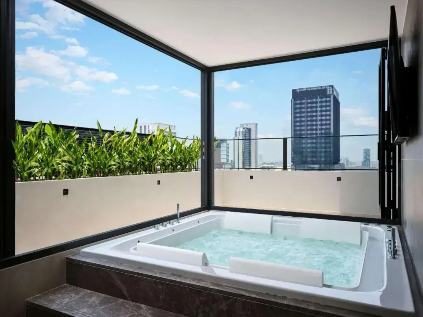 Отель Novotel Bangkok On Siam Square