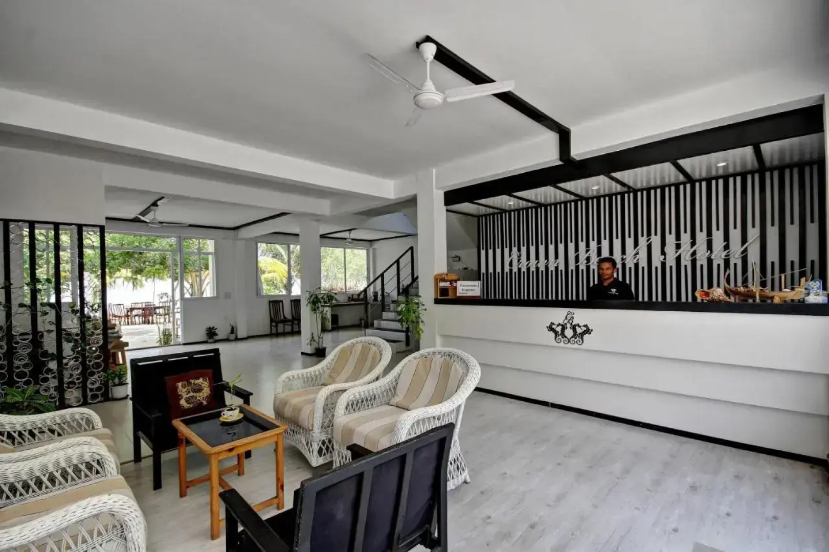 Отель Crown Beach Villas