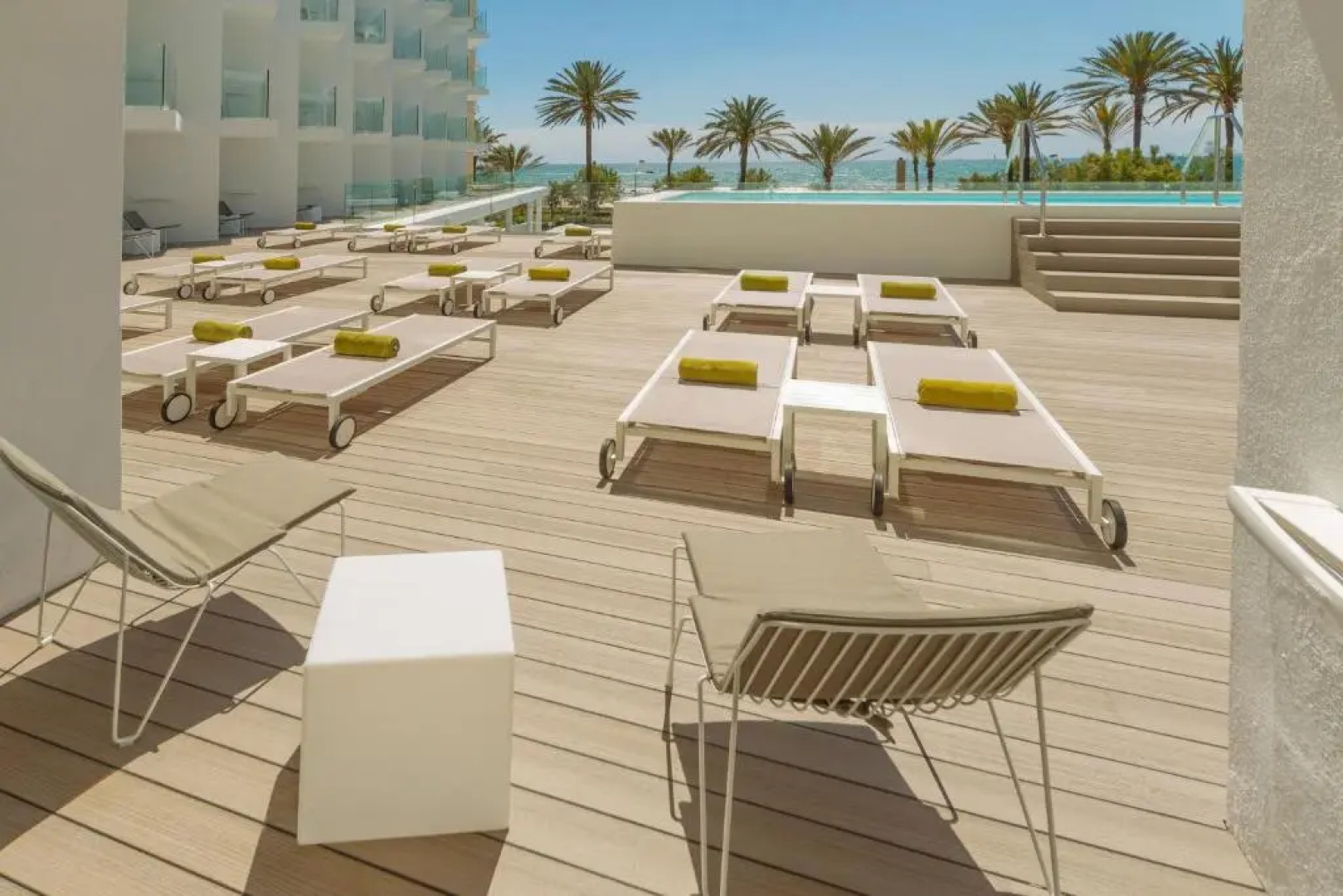 HM Tropical Hotel