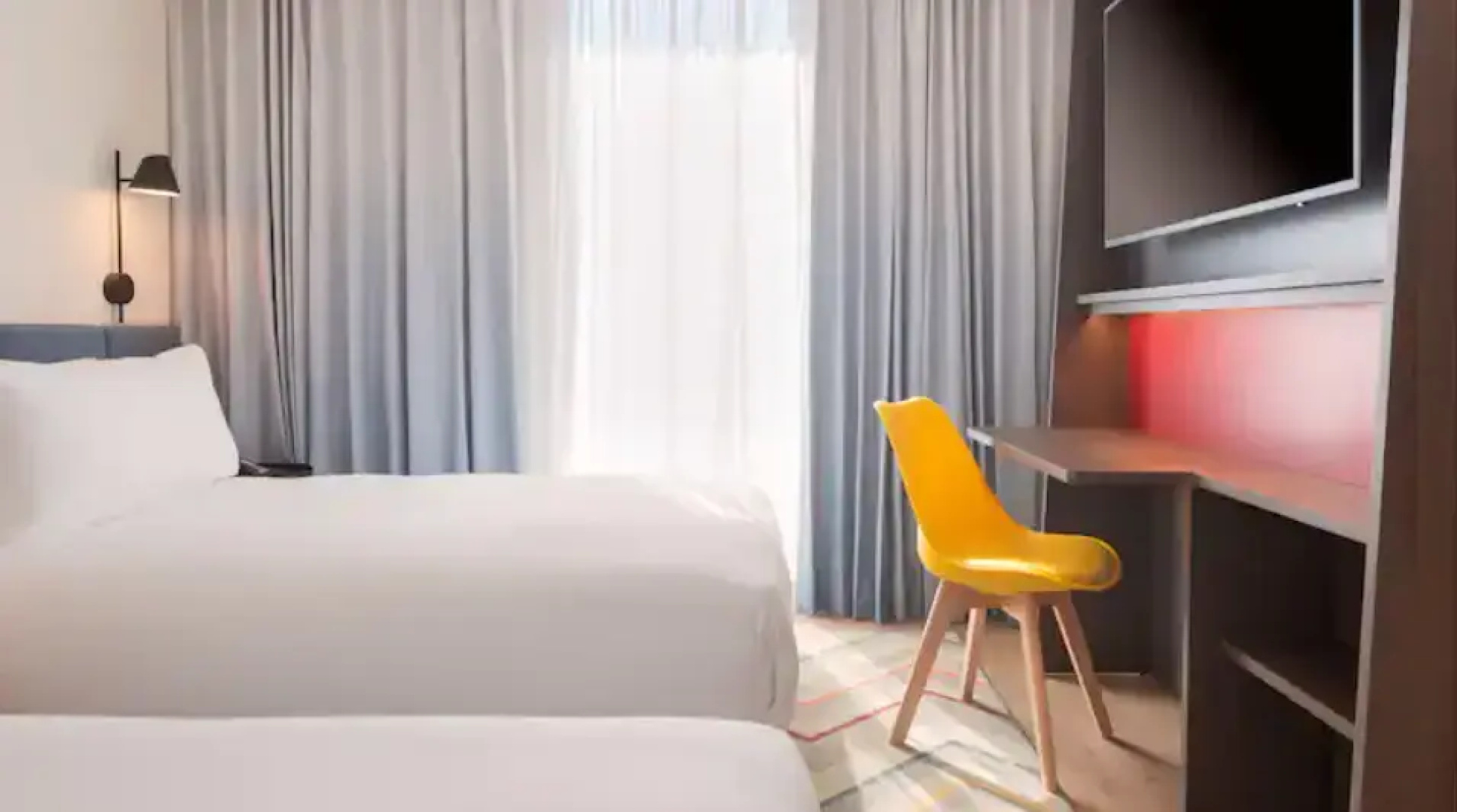 Hampton by Hilton Ashford International