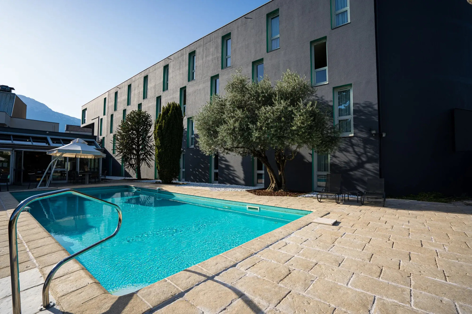 PoMo Hotel & Restaurant