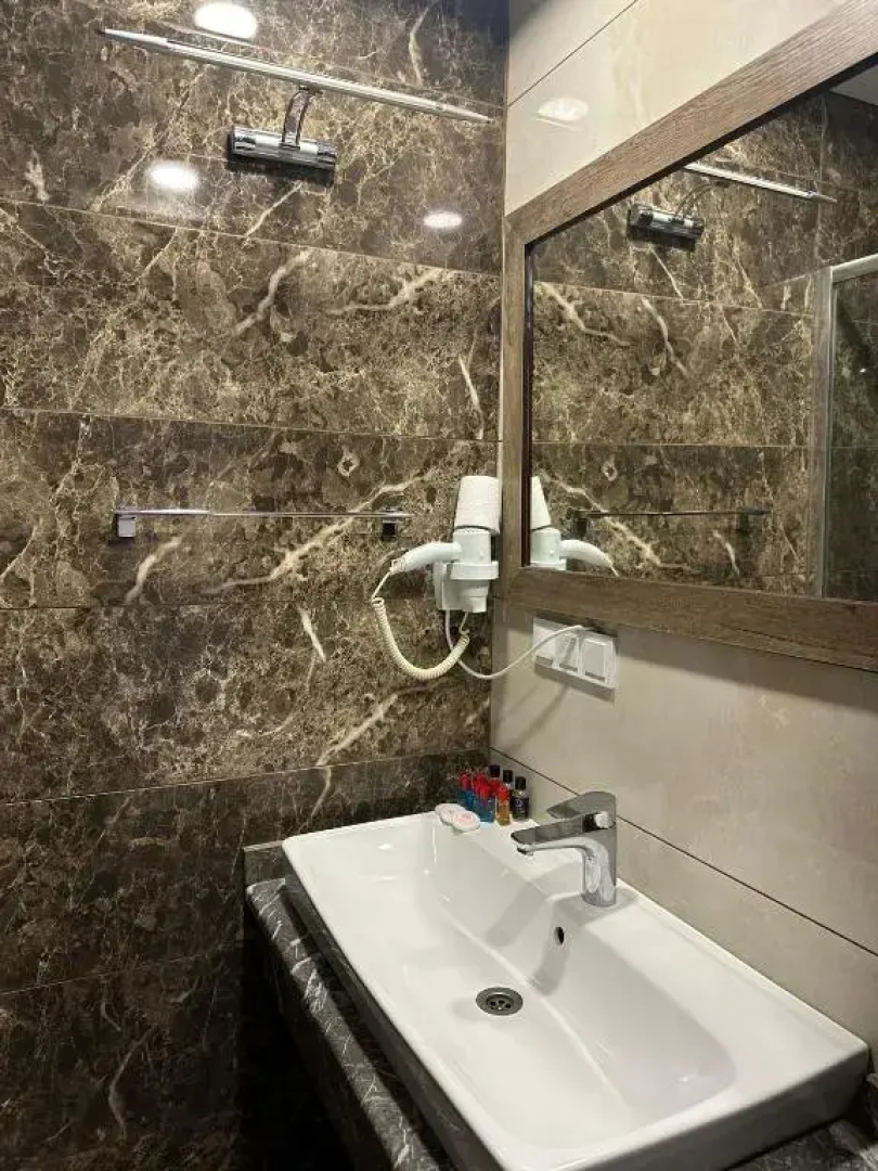 Kanyonvadi Hotel