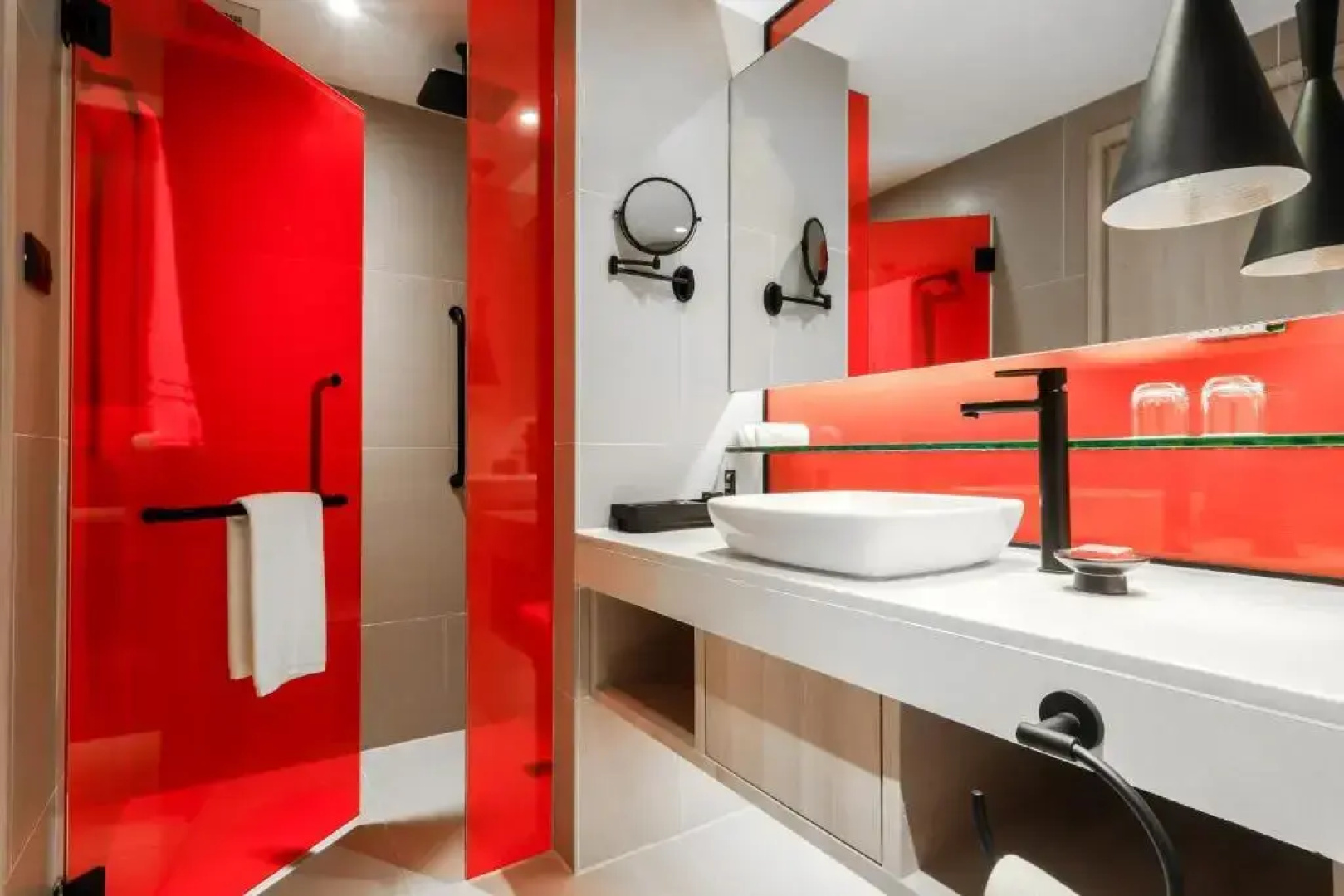 Отель Radisson RED Phuket Patong Beach