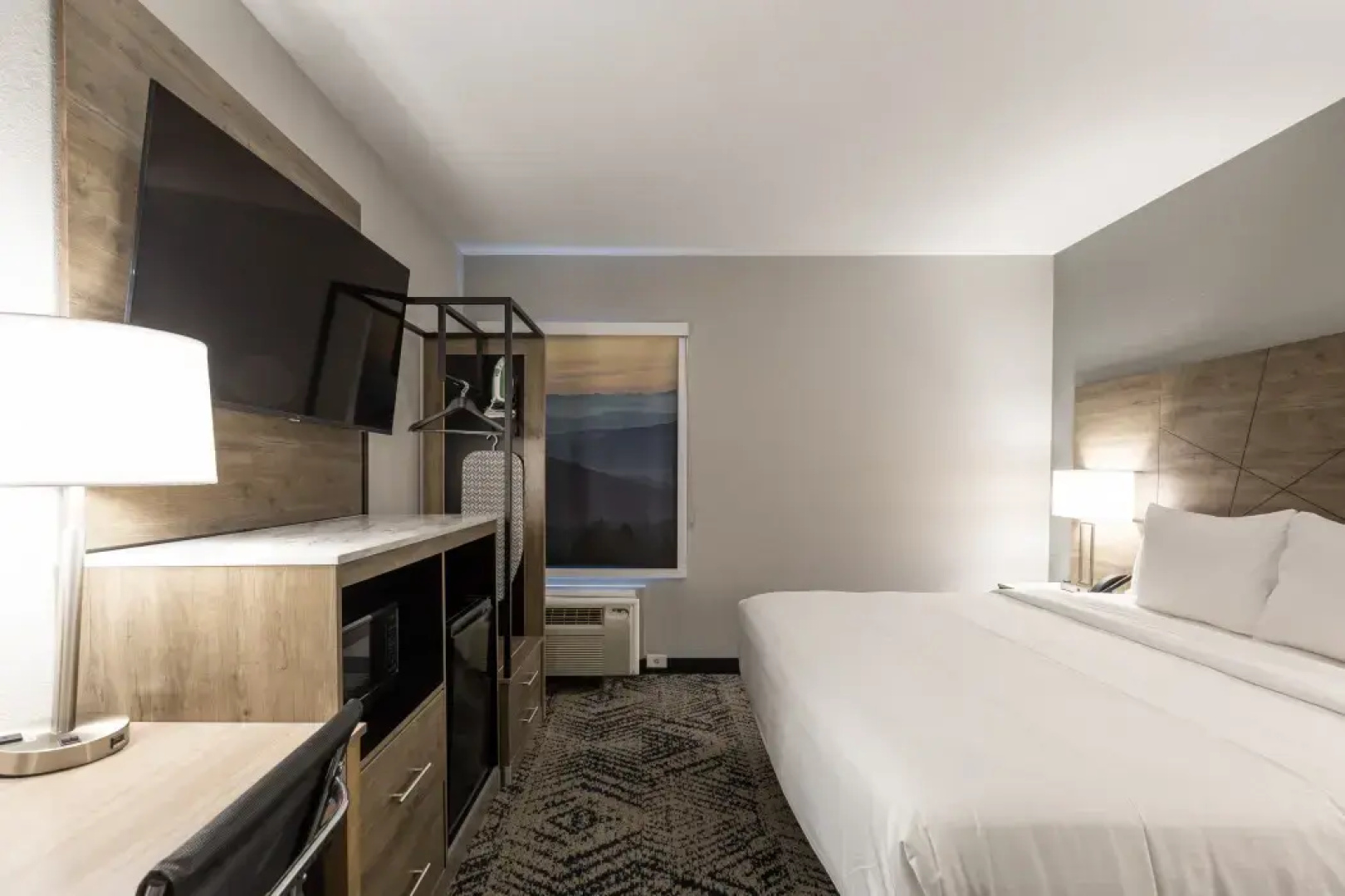 Rodeway Inn & Suites near Outlet Mall - Asheville