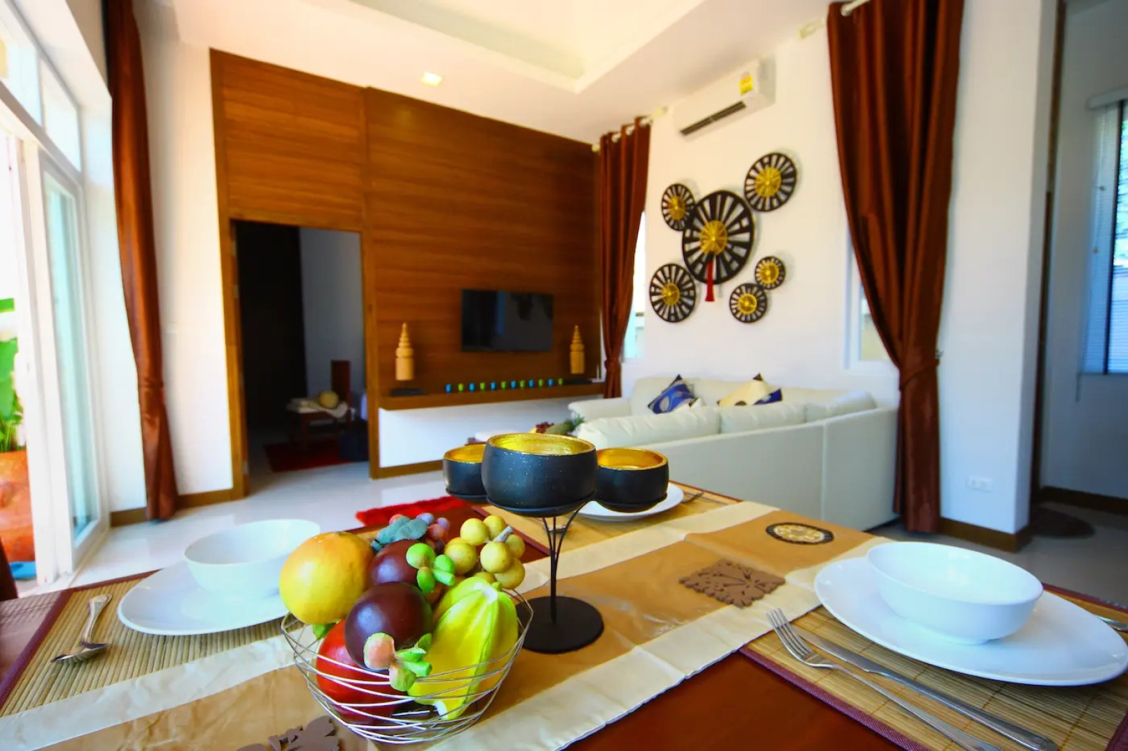 Rawai Private Villas - Pool and Garden